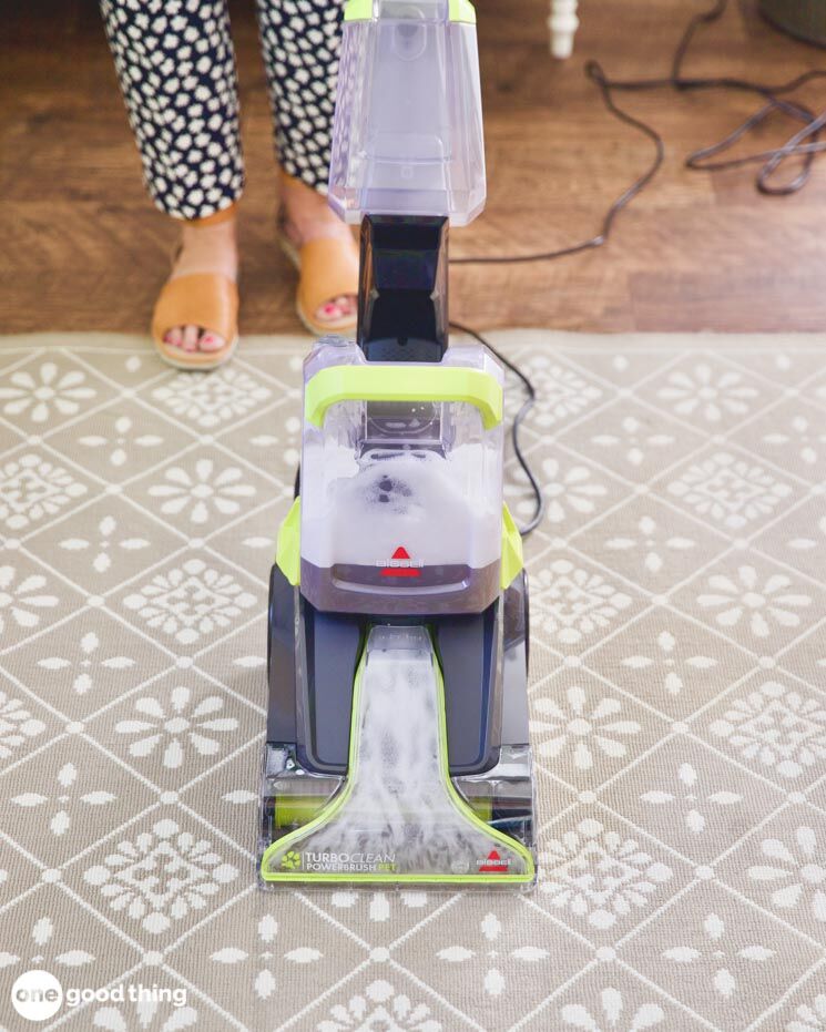 Can You Use Vinegar and Water in a Carpet Cleaner?