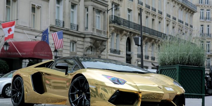 Turn Heads with a High-Performance Lamborghini Rental